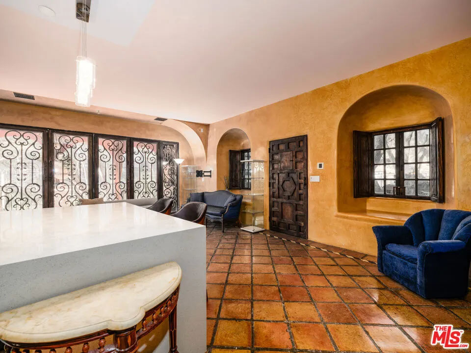 1135 Topanga Canyon Boulevard Topanga, CA 90290