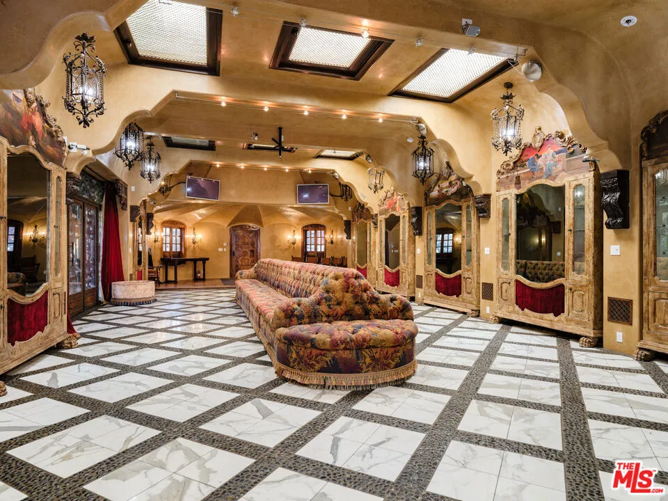1135 Topanga Canyon Boulevard Topanga, CA 90290