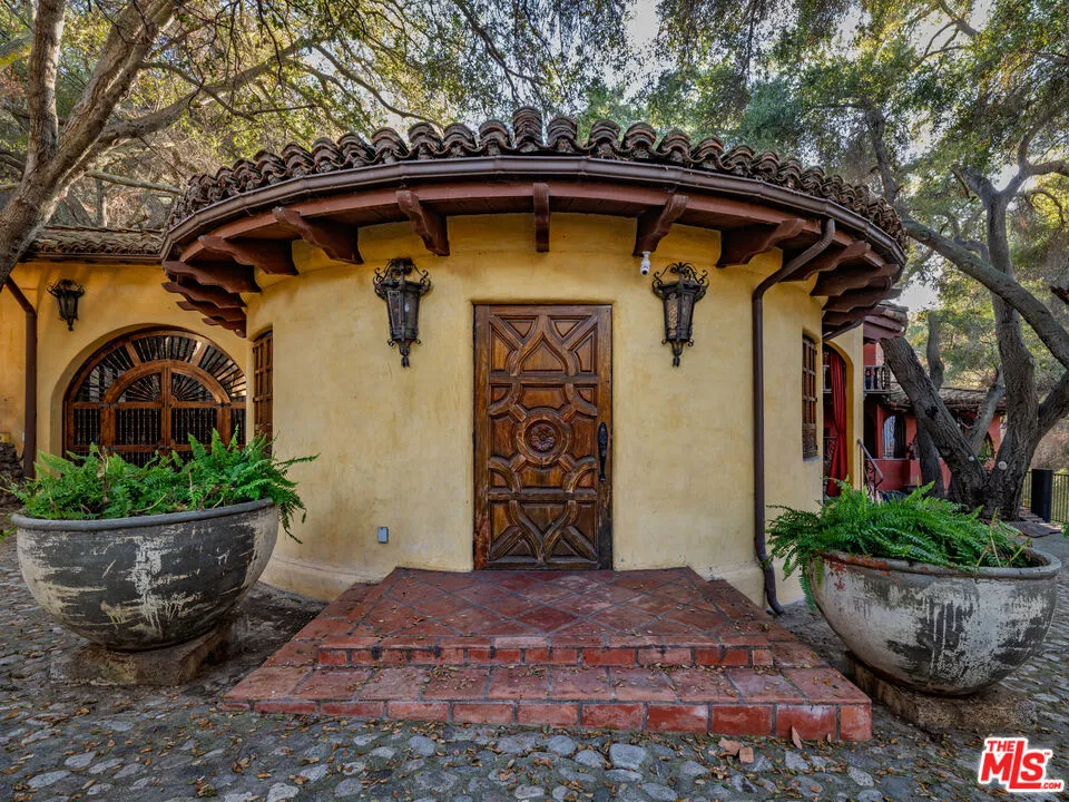 1135 Topanga Canyon Boulevard Topanga, CA 90290