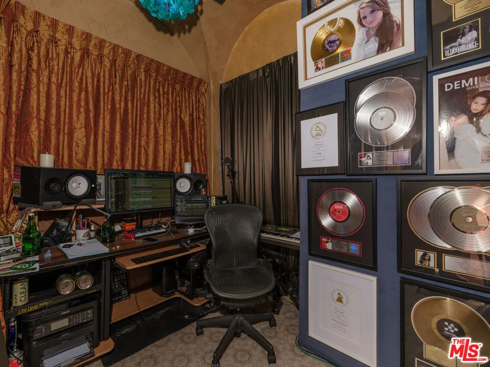 1135 Topanga Canyon Boulevard Topanga, CA 90290