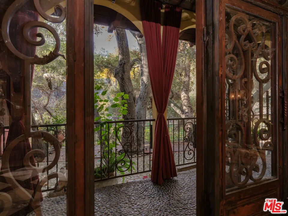 1135 Topanga Canyon Boulevard Topanga, CA 90290