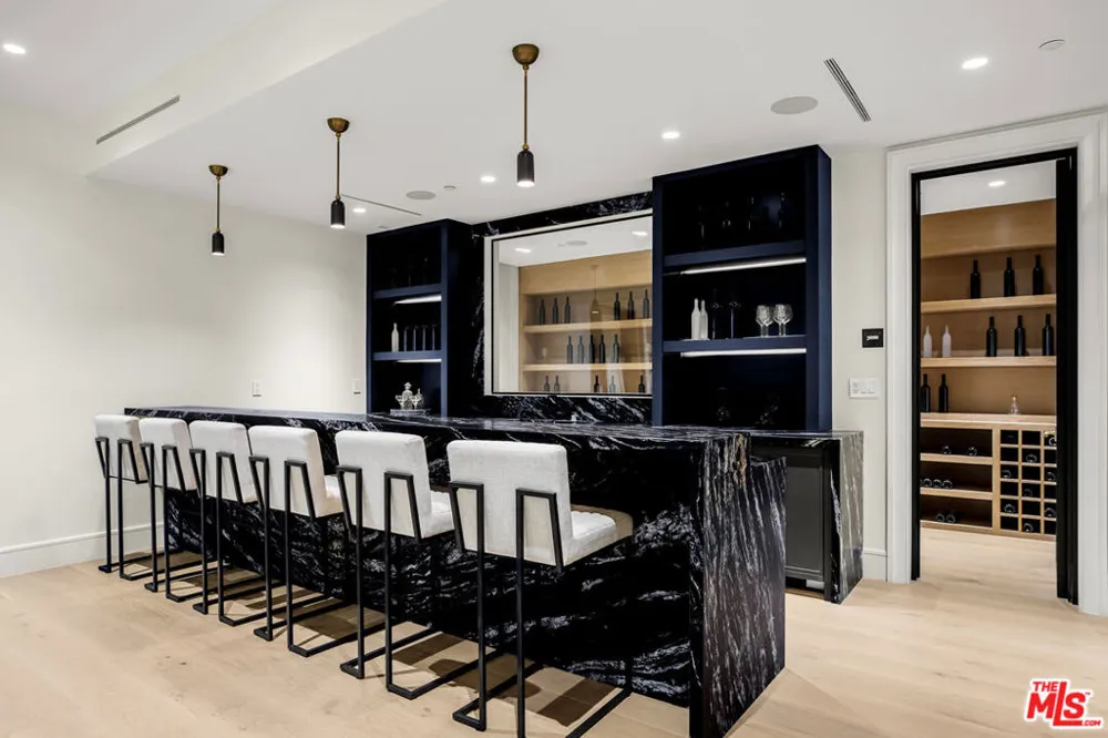 415 Cliffwood Avenue Los Angeles, CA 90049