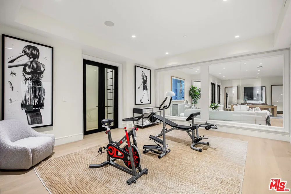 415 Cliffwood Avenue Los Angeles, CA 90049