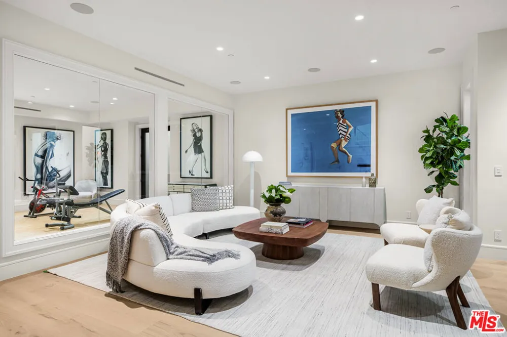 415 Cliffwood Avenue Los Angeles, CA 90049