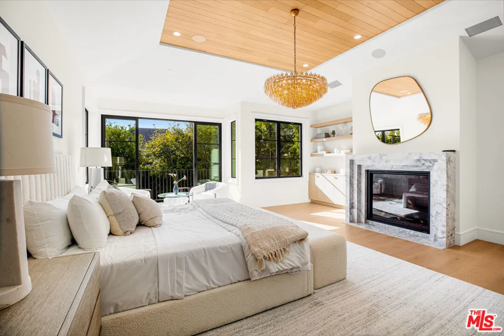 415 Cliffwood Avenue Los Angeles, CA 90049