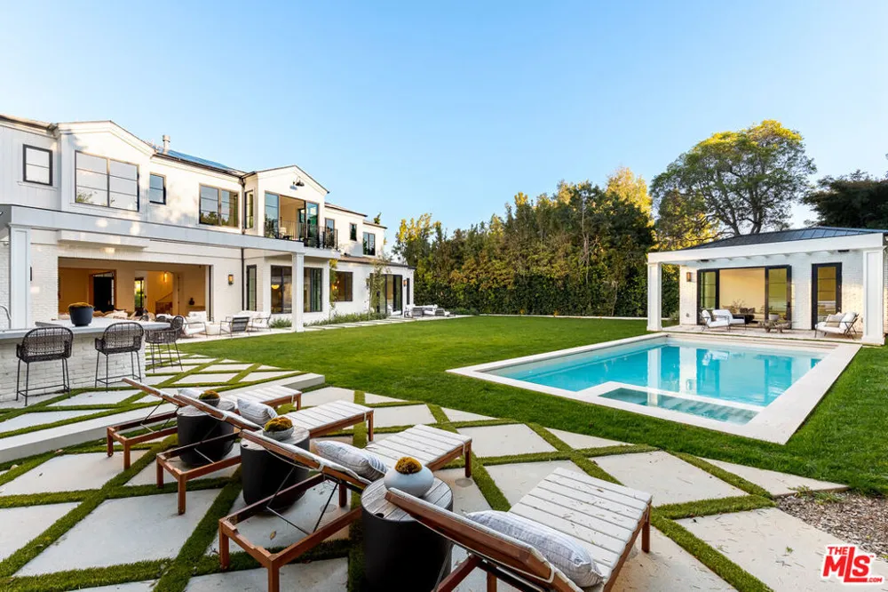 415 Cliffwood Avenue Los Angeles, CA 90049
