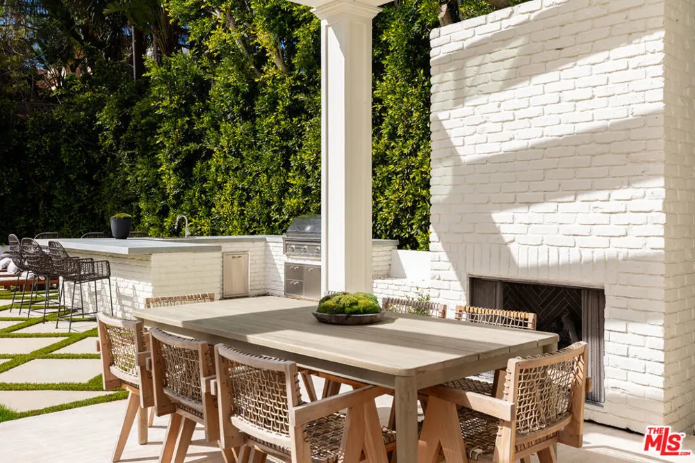 415 Cliffwood Avenue Los Angeles, CA 90049