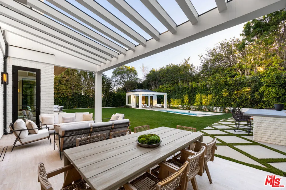 415 Cliffwood Avenue Los Angeles, CA 90049