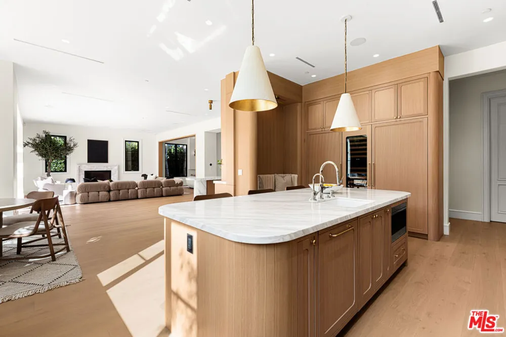 415 Cliffwood Avenue Los Angeles, CA 90049