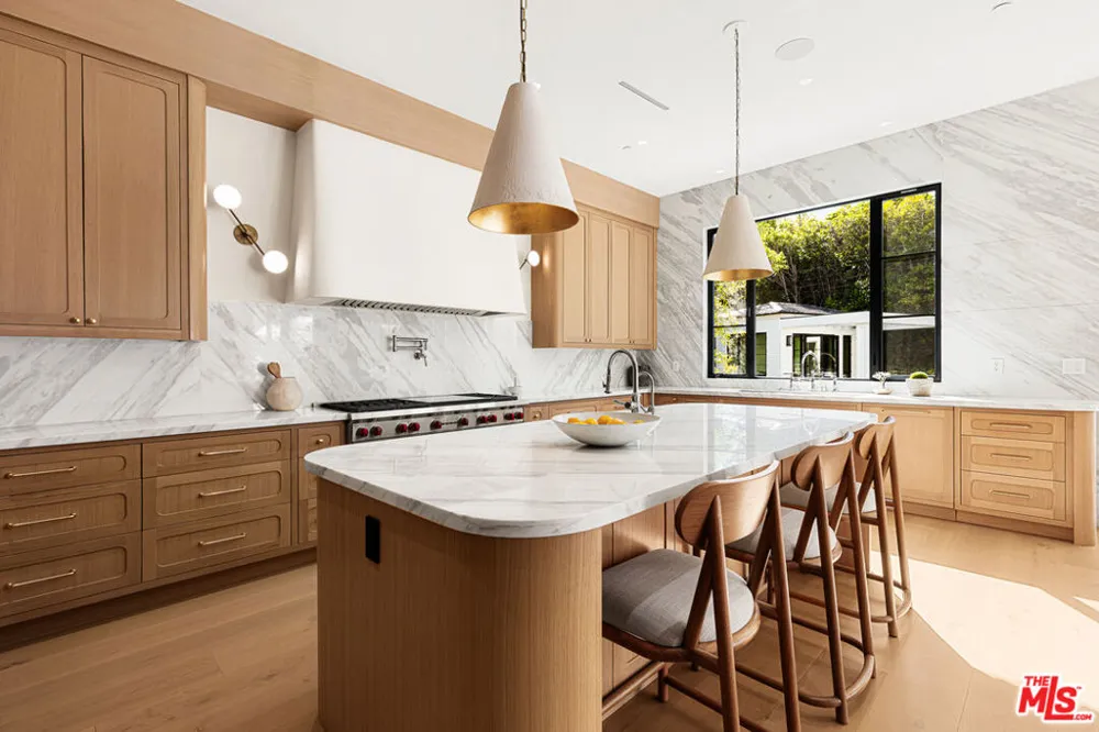 415 Cliffwood Avenue Los Angeles, CA 90049