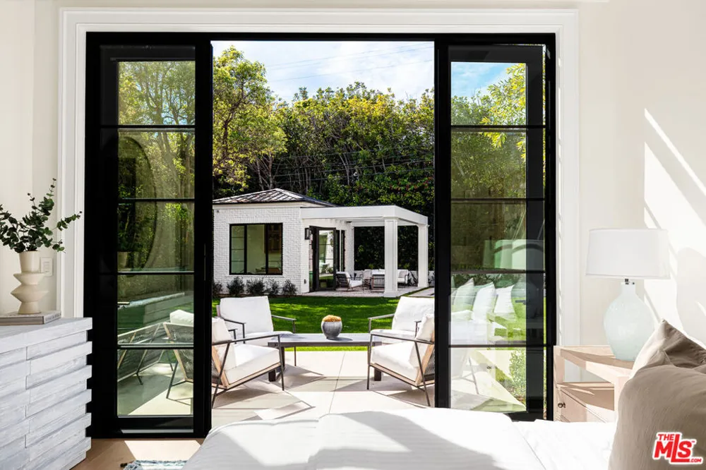 415 Cliffwood Avenue Los Angeles, CA 90049