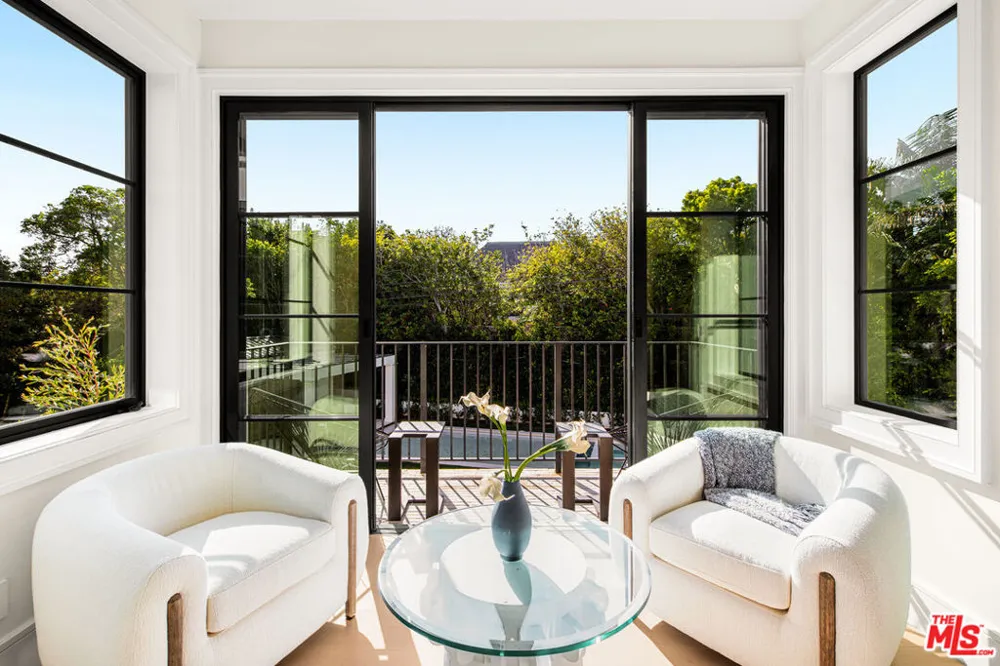 415 Cliffwood Avenue Los Angeles, CA 90049