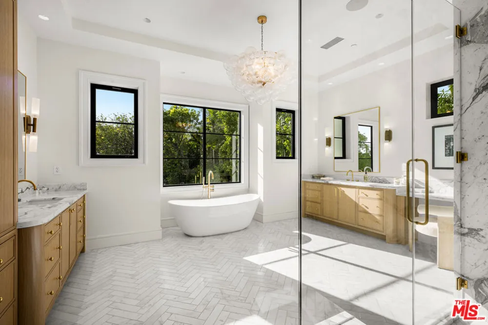 415 Cliffwood Avenue Los Angeles, CA 90049