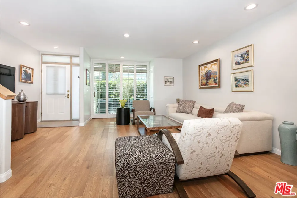 14101 Dickens Street #8 Los Angeles, CA 91423