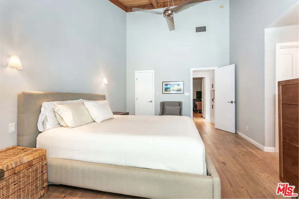 14101 Dickens Street #8 Los Angeles, CA 91423