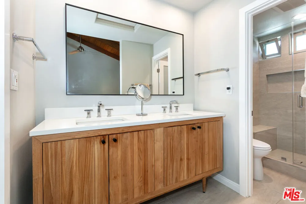 14101 Dickens Street #8 Los Angeles, CA 91423