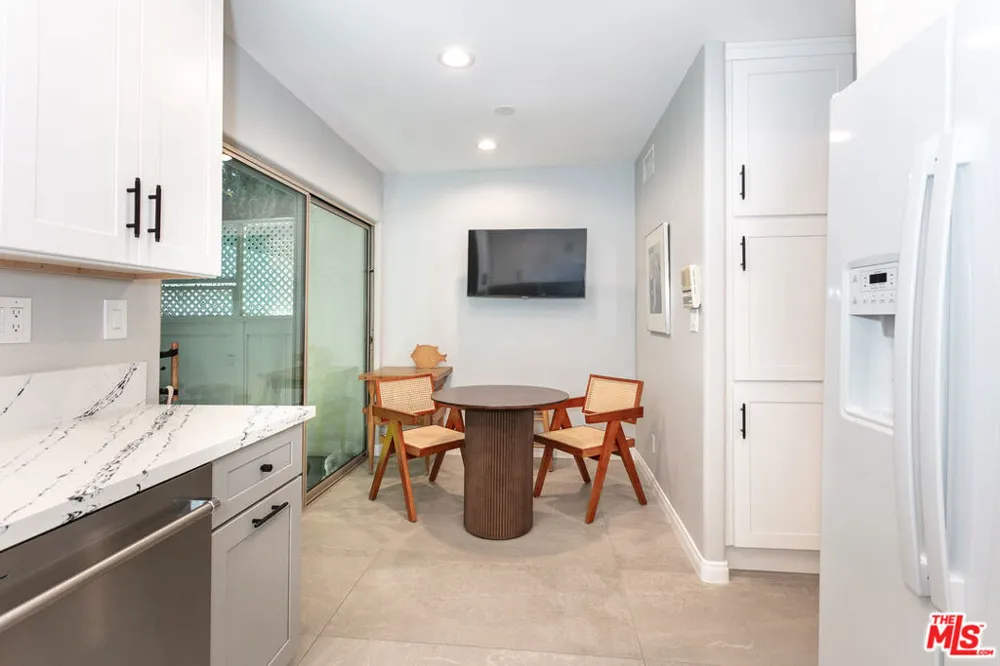 14101 Dickens Street #8 Los Angeles, CA 91423