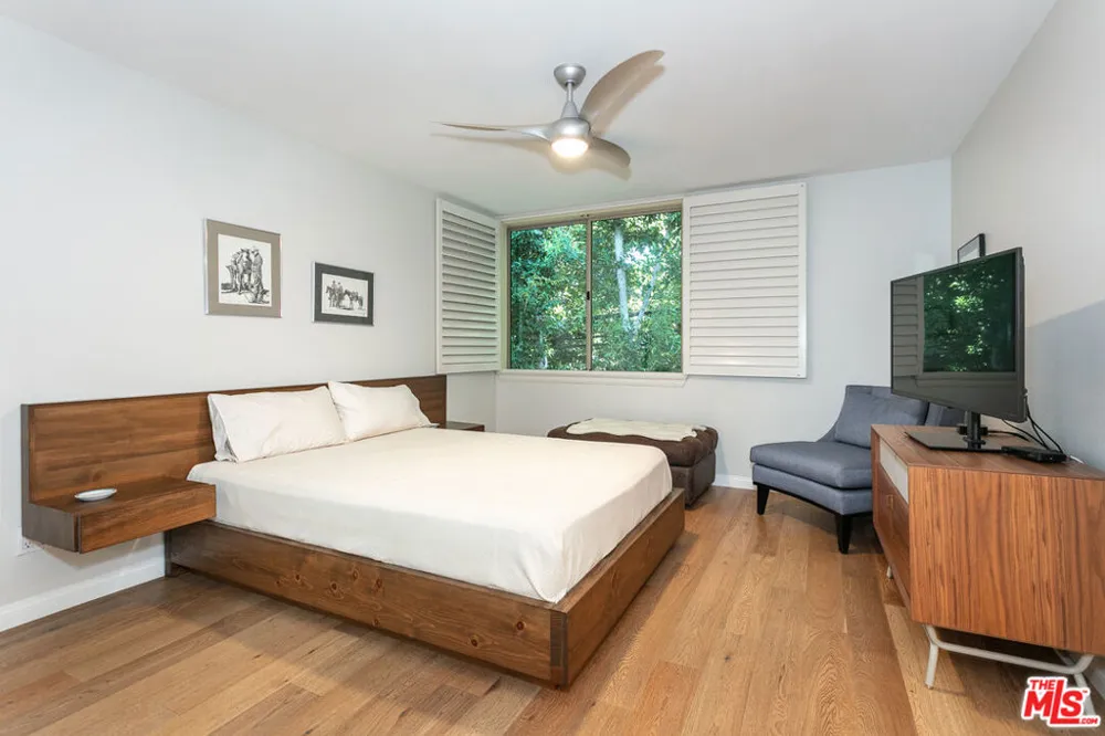 14101 Dickens Street #8 Los Angeles, CA 91423