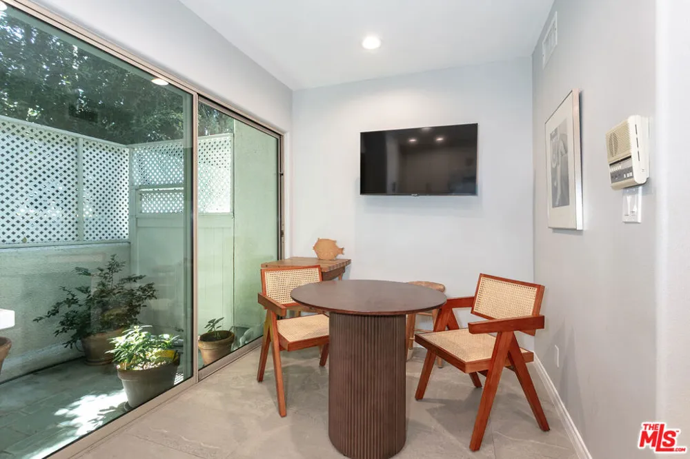 14101 Dickens Street #8 Los Angeles, CA 91423