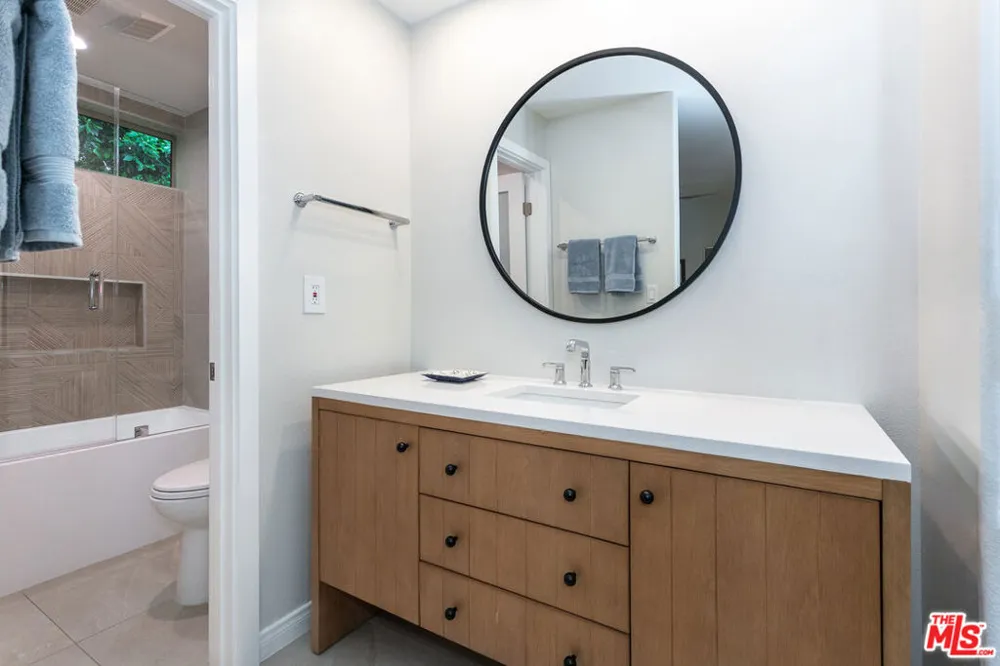 14101 Dickens Street #8 Los Angeles, CA 91423