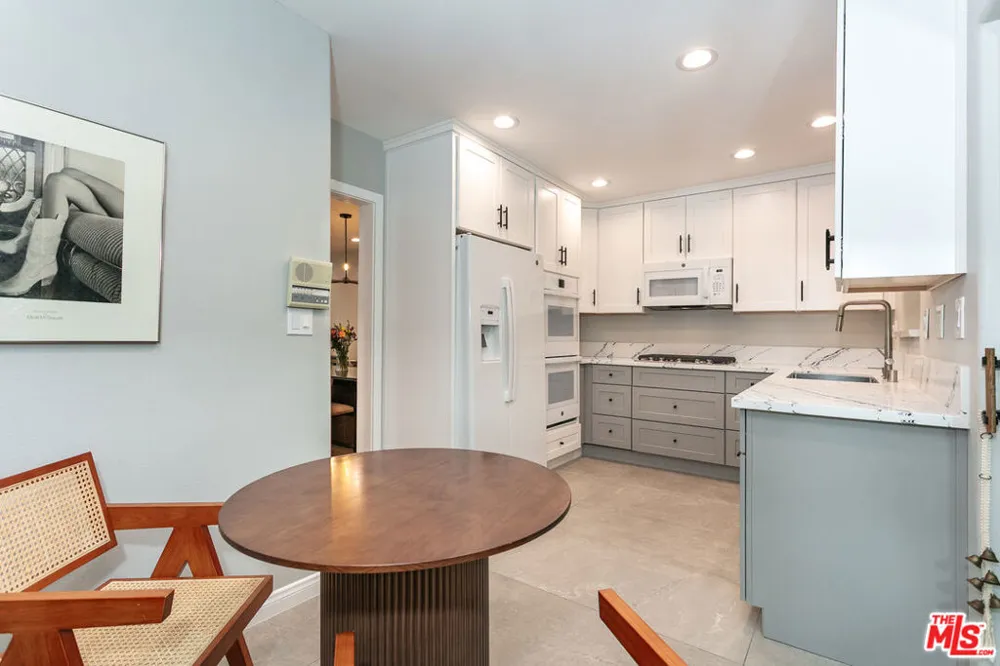 14101 Dickens Street #8 Los Angeles, CA 91423