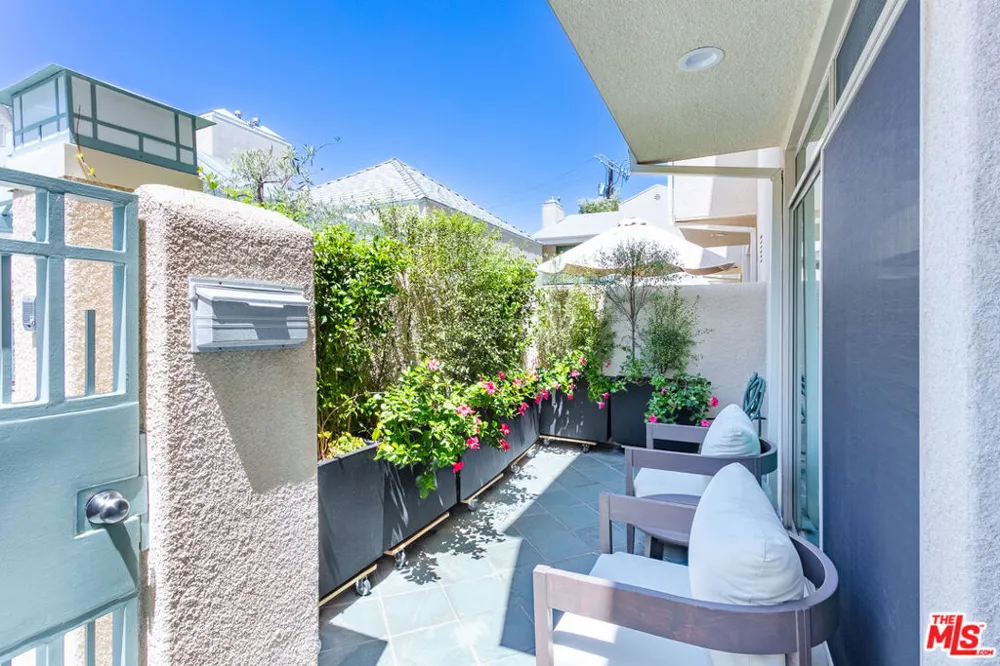 14101 Dickens Street #8 Los Angeles, CA 91423
