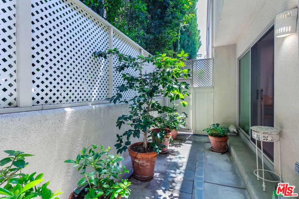 14101 Dickens Street #8 Los Angeles, CA 91423