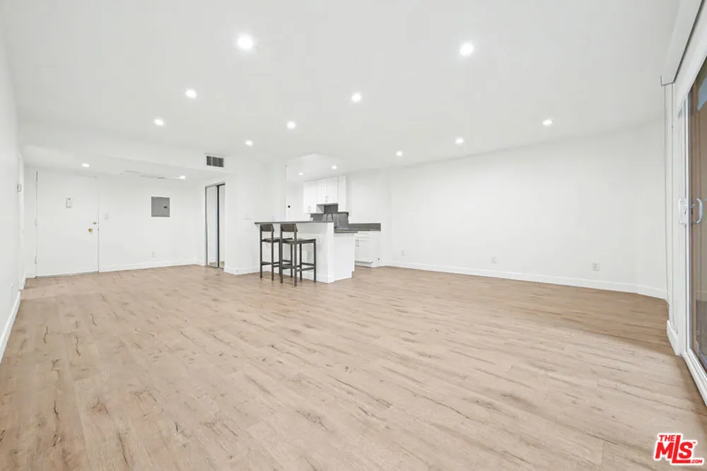 136 S Palm Drive #103 Beverly Hills, CA 90212
