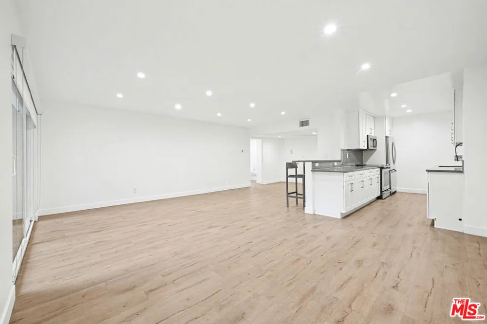 136 S Palm Drive #103 Beverly Hills, CA 90212