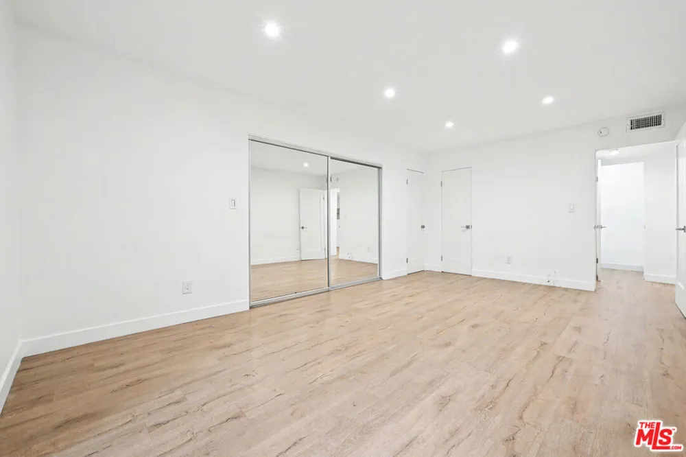 136 S Palm Drive #103 Beverly Hills, CA 90212