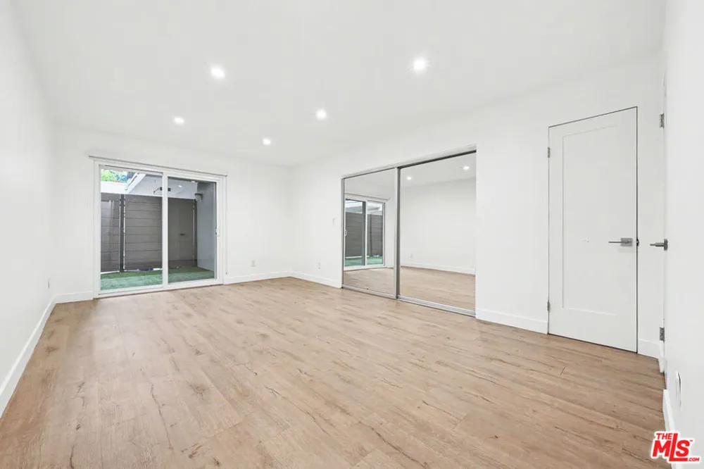 136 S Palm Drive #103 Beverly Hills, CA 90212