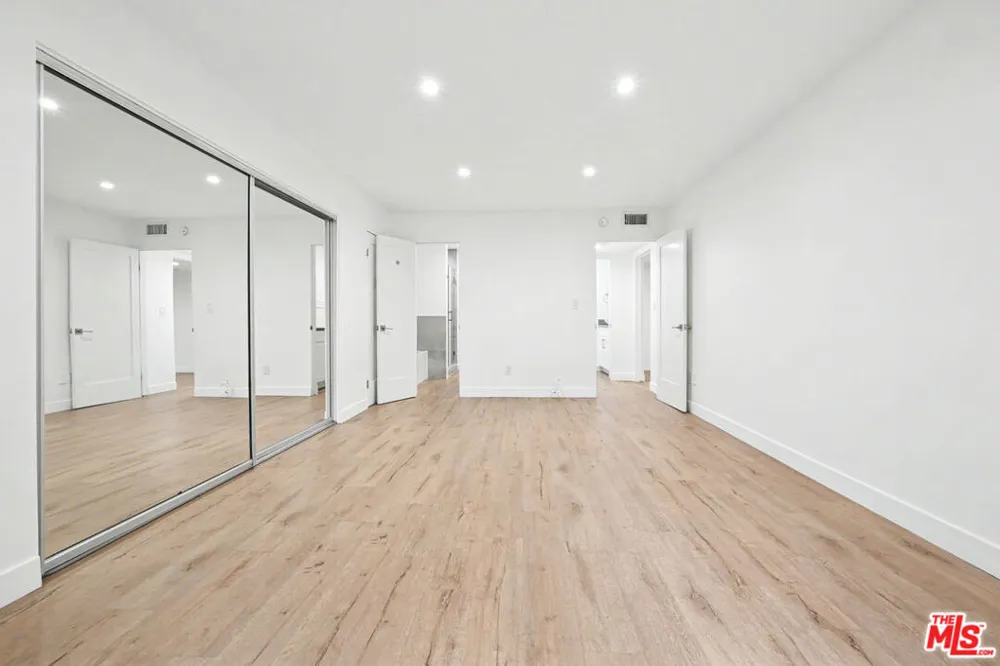 136 S Palm Drive #103 Beverly Hills, CA 90212
