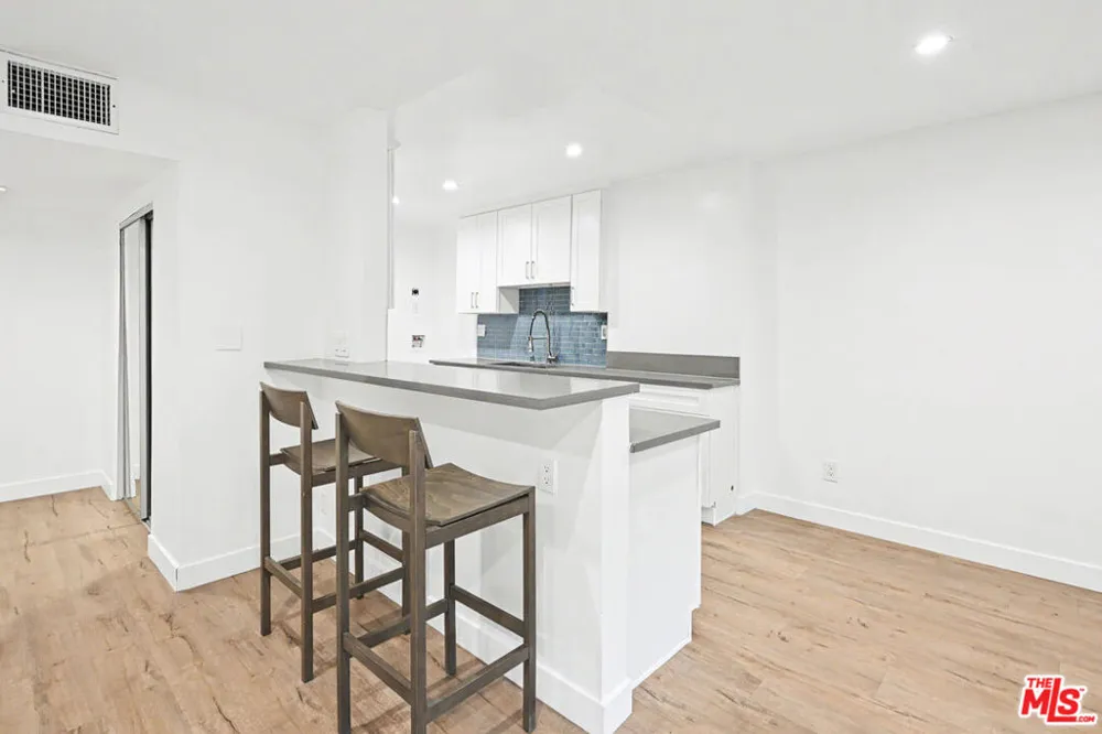 136 S Palm Drive #103 Beverly Hills, CA 90212