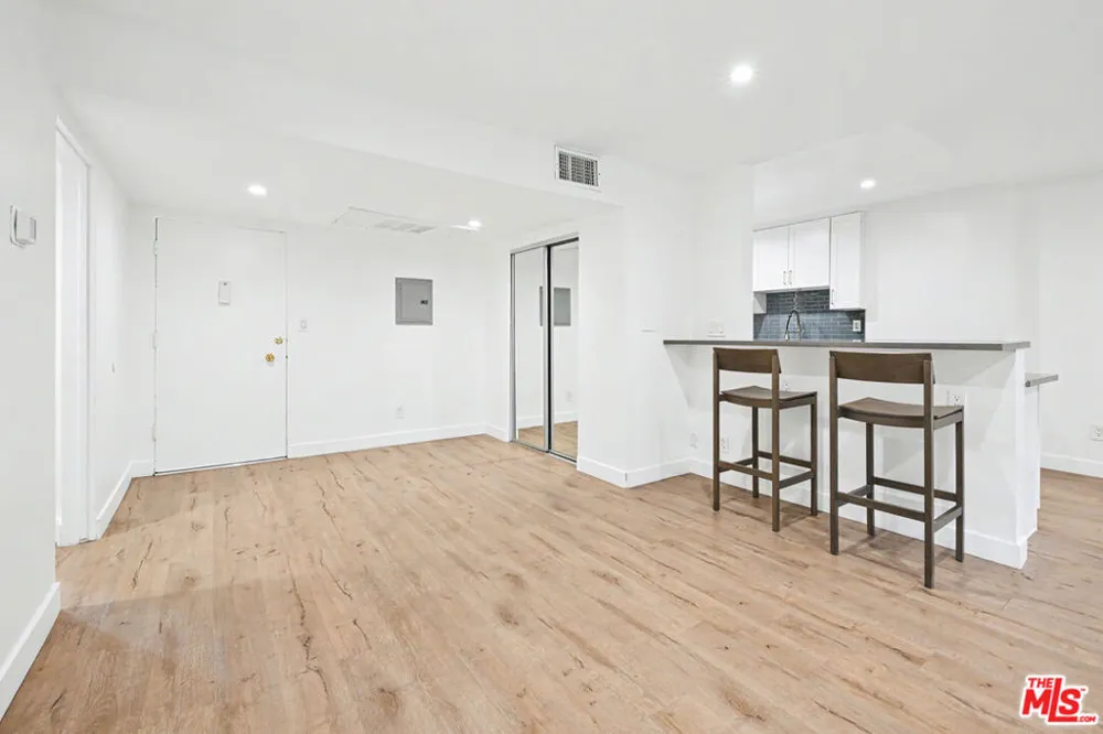 136 S Palm Drive #103 Beverly Hills, CA 90212