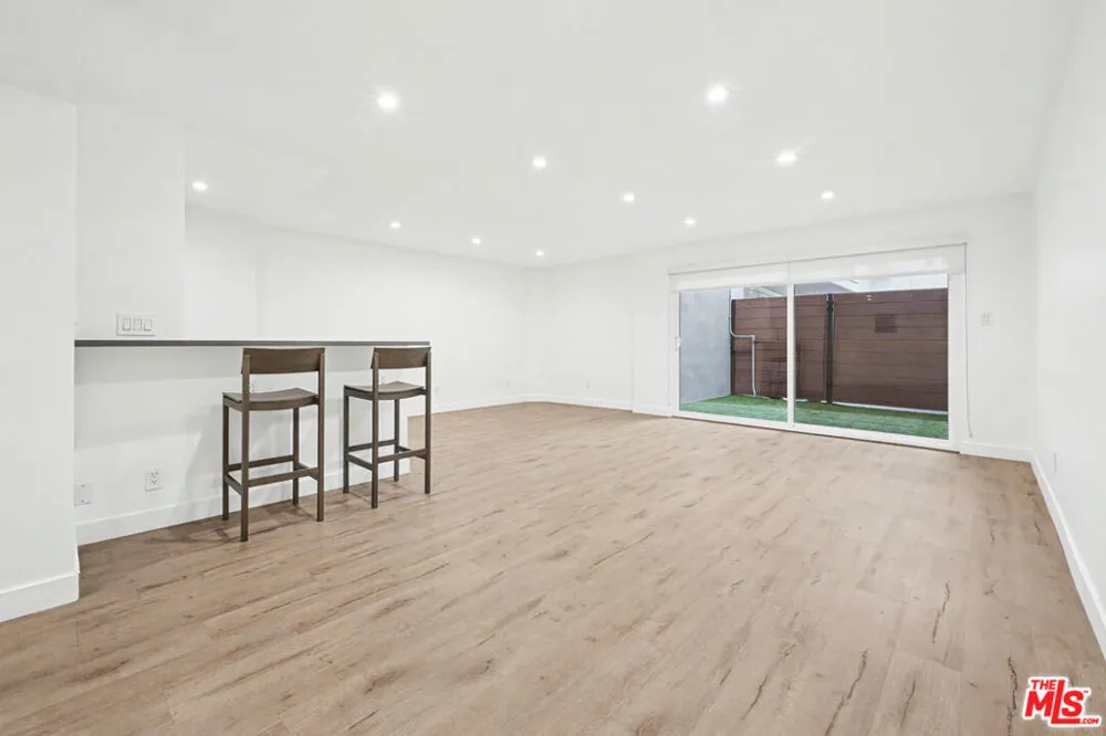 136 S Palm Drive #103 Beverly Hills, CA 90212