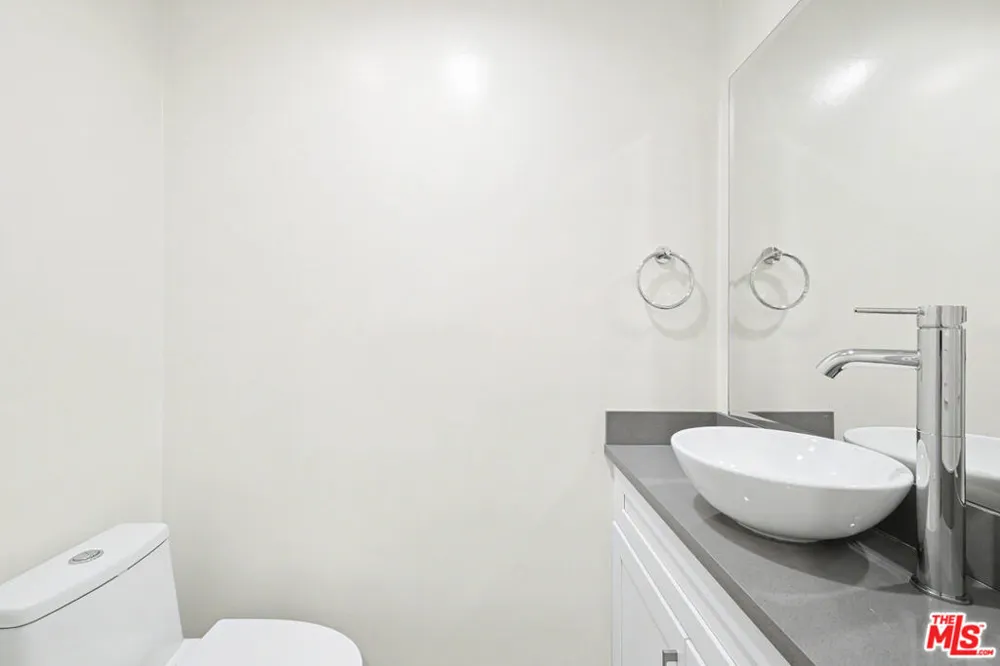 136 S Palm Drive #103 Beverly Hills, CA 90212