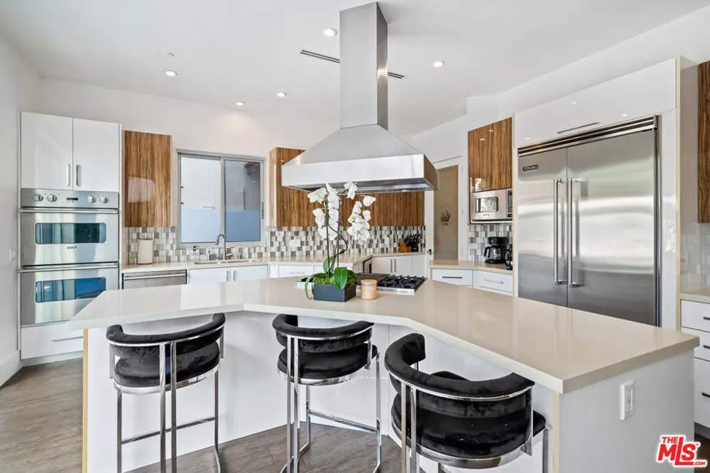 363 SWEETZER AVENUE Los Angeles, CA 90048