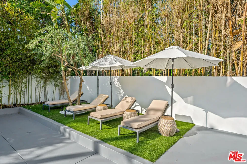 363 SWEETZER AVENUE Los Angeles, CA 90048