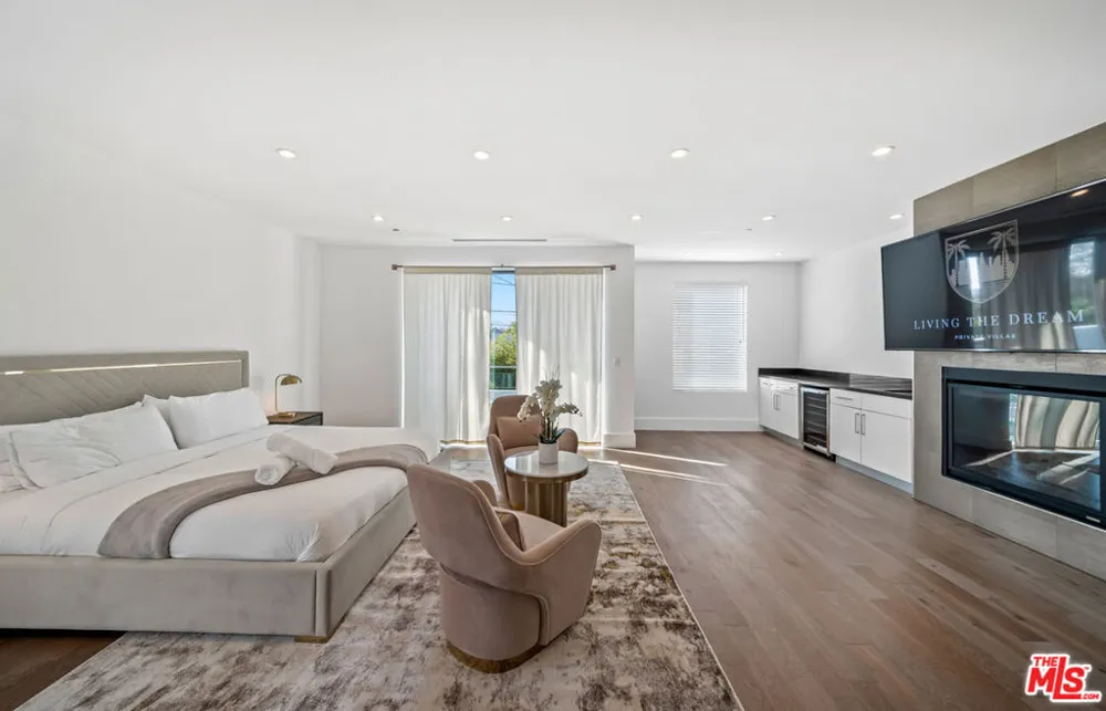 363 SWEETZER AVENUE Los Angeles, CA 90048