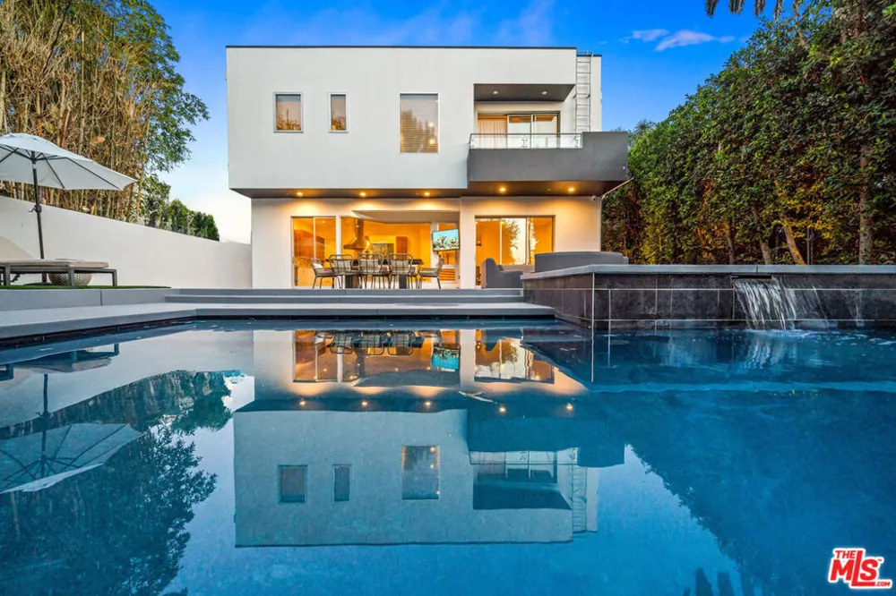 363 SWEETZER AVENUE Los Angeles, CA 90048