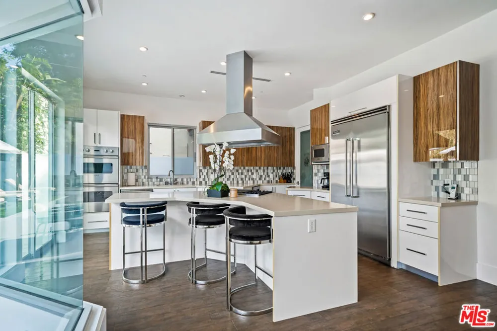 363 SWEETZER AVENUE Los Angeles, CA 90048