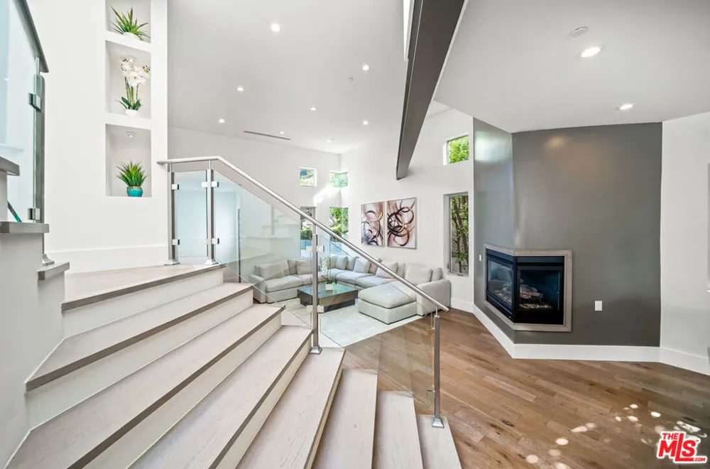 363 SWEETZER AVENUE Los Angeles, CA 90048