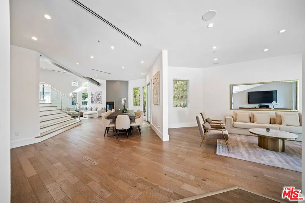 363 SWEETZER AVENUE Los Angeles, CA 90048