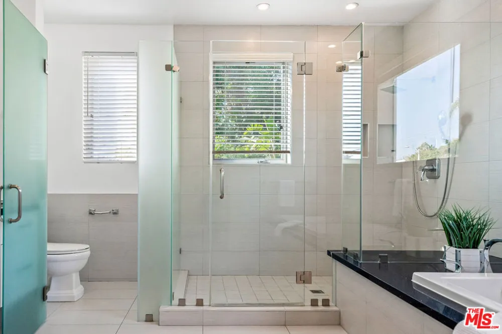 363 SWEETZER AVENUE Los Angeles, CA 90048