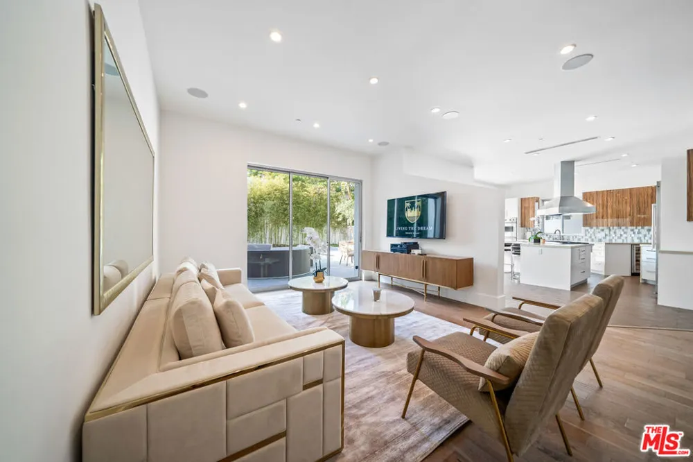 363 SWEETZER AVENUE Los Angeles, CA 90048
