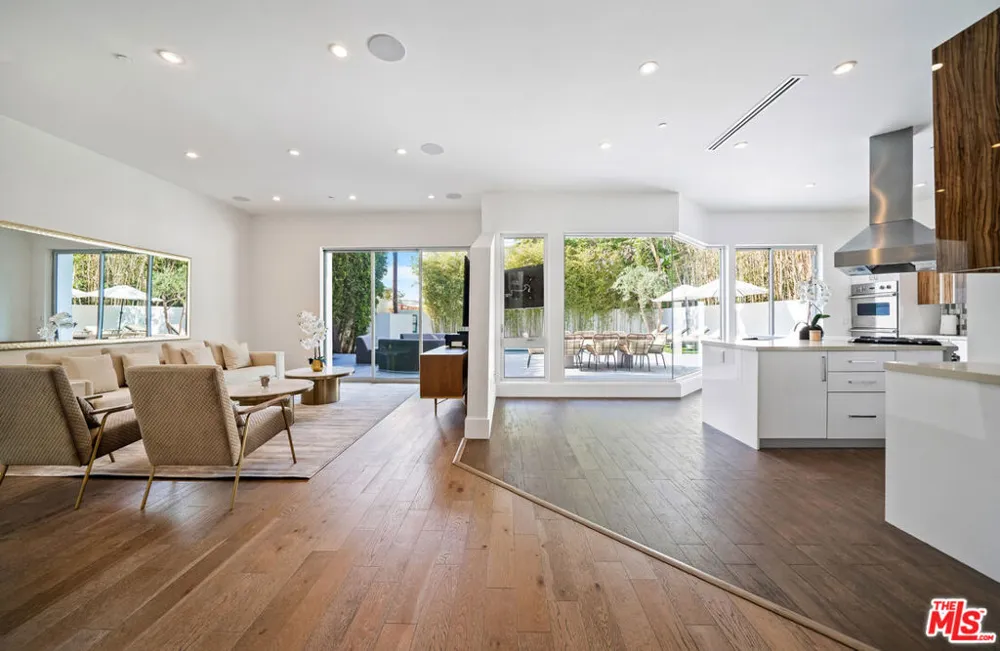 363 SWEETZER AVENUE Los Angeles, CA 90048
