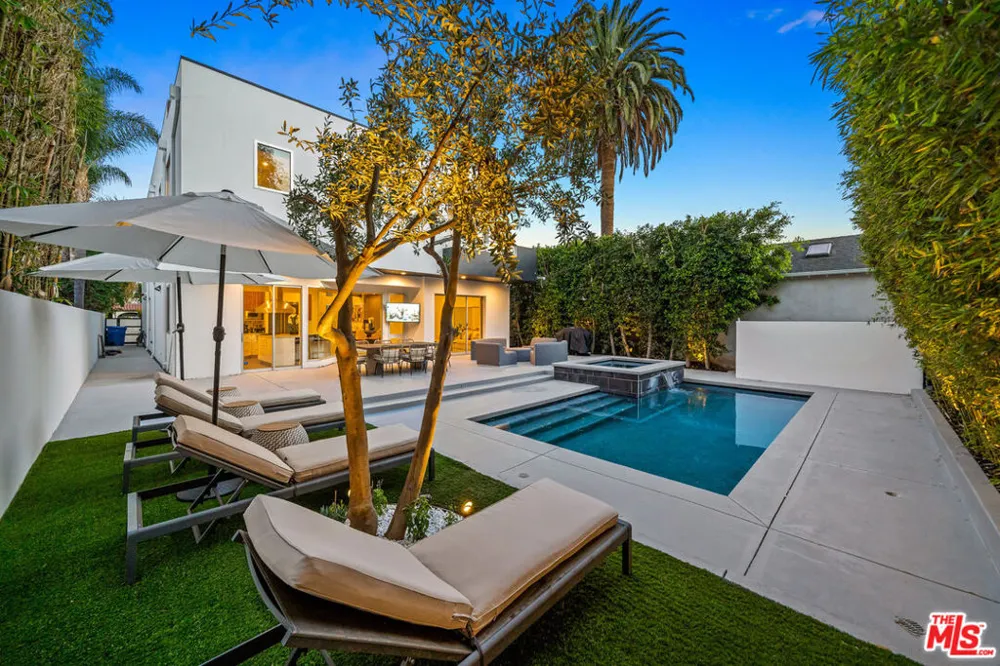 363 SWEETZER AVENUE Los Angeles, CA 90048
