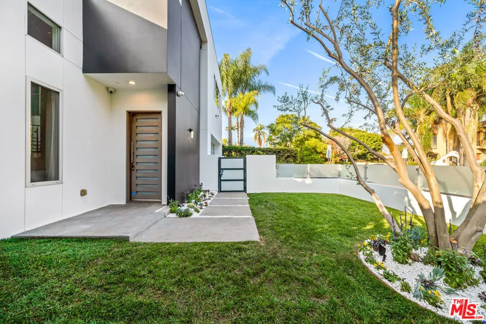 363 SWEETZER AVENUE Los Angeles, CA 90048