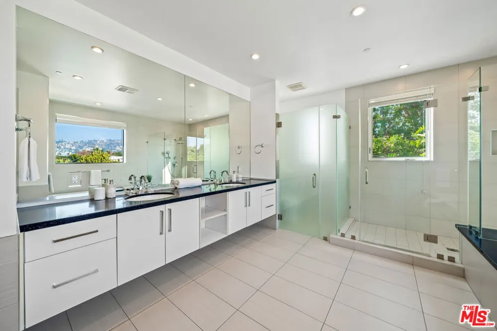 363 SWEETZER AVENUE Los Angeles, CA 90048