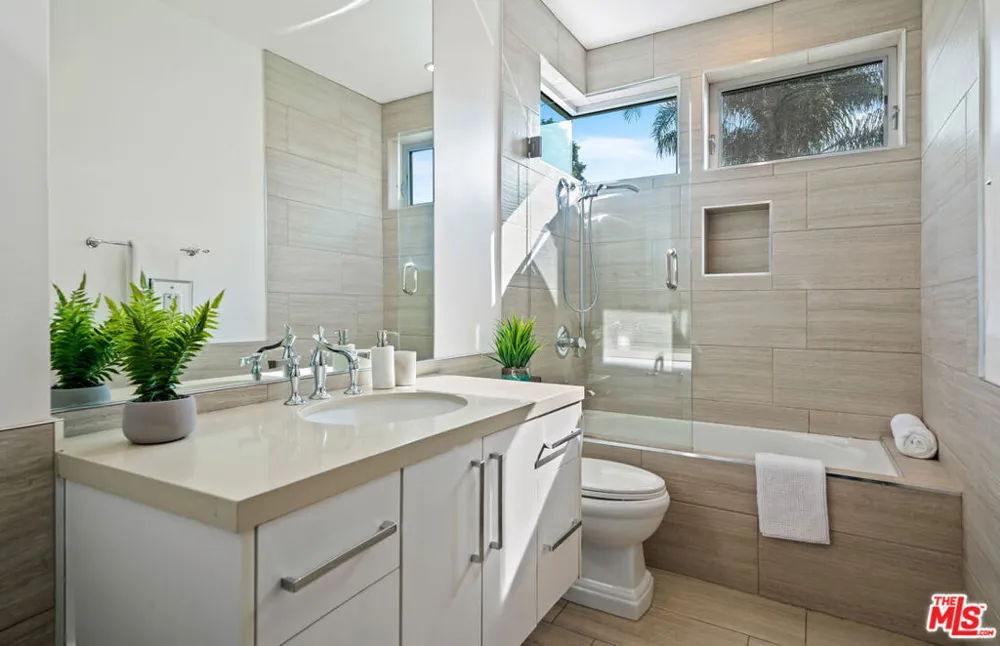 363 SWEETZER AVENUE Los Angeles, CA 90048